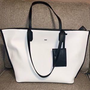 *New* DKNY Large Ivory & Black Bradee Tote w/ Card Holder